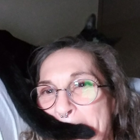 Meet your Posher, Gina - Picture 3 of 7